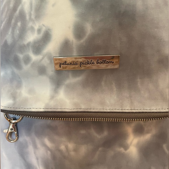 PETUNIA PICKLE BOTTOM BAG!! LIKE NEW - Picture 4 of 6